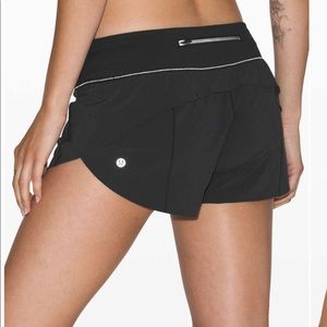 Lululemon Speed Up Short 2.5" *Breathes*, size 4